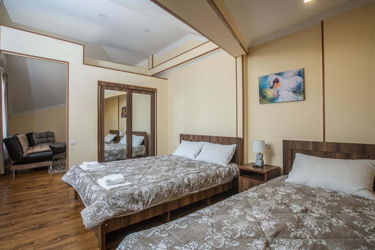 Telav Holl Hotel Telavi Exterior photo